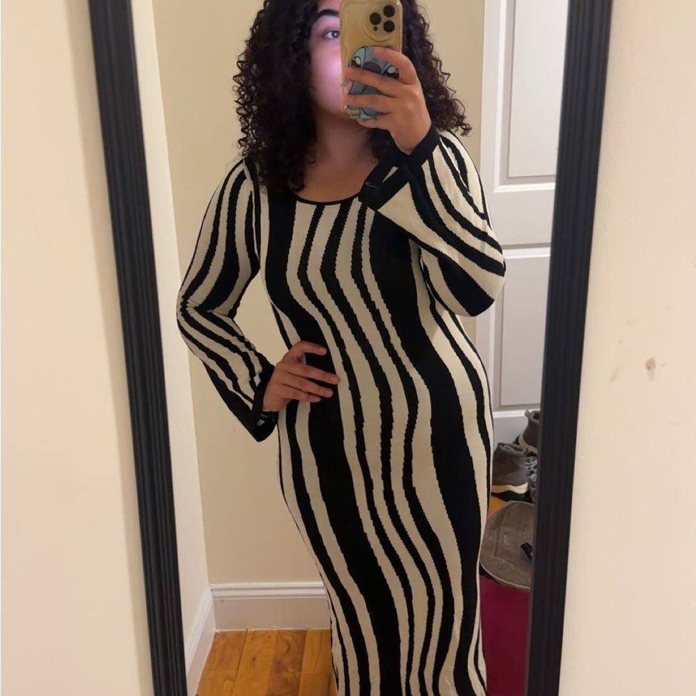 Chic Monochrome Long Sleeve Dress